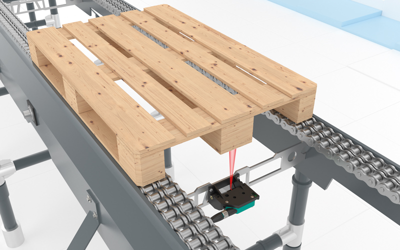 The Pallet Detector from Pepperl+Fuchs is mounted inside the conveyor system for reliable detection of pallets.